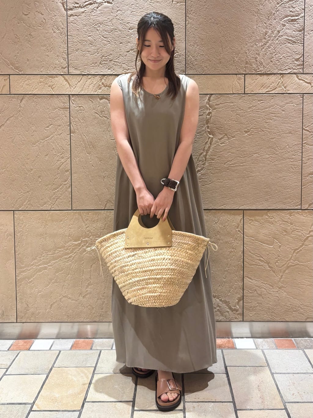 1er Arrondissementの<Caterina Bertini(カテリーナ ベルティーニ)>かごバッグを使ったコーディネートを紹介します。｜Rakuten Fashion(楽天ファッション／旧楽天ブランドアベニュー)5871164