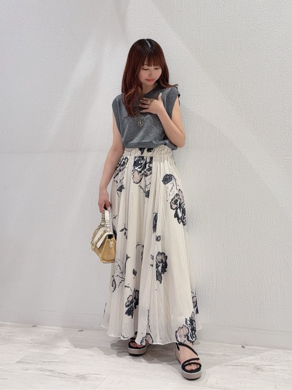 Vinのノースリーブラメニットトップスを使ったコーディネートを紹介します。｜Rakuten Fashion(楽天ファッション／旧楽天ブランドアベニュー)5871478