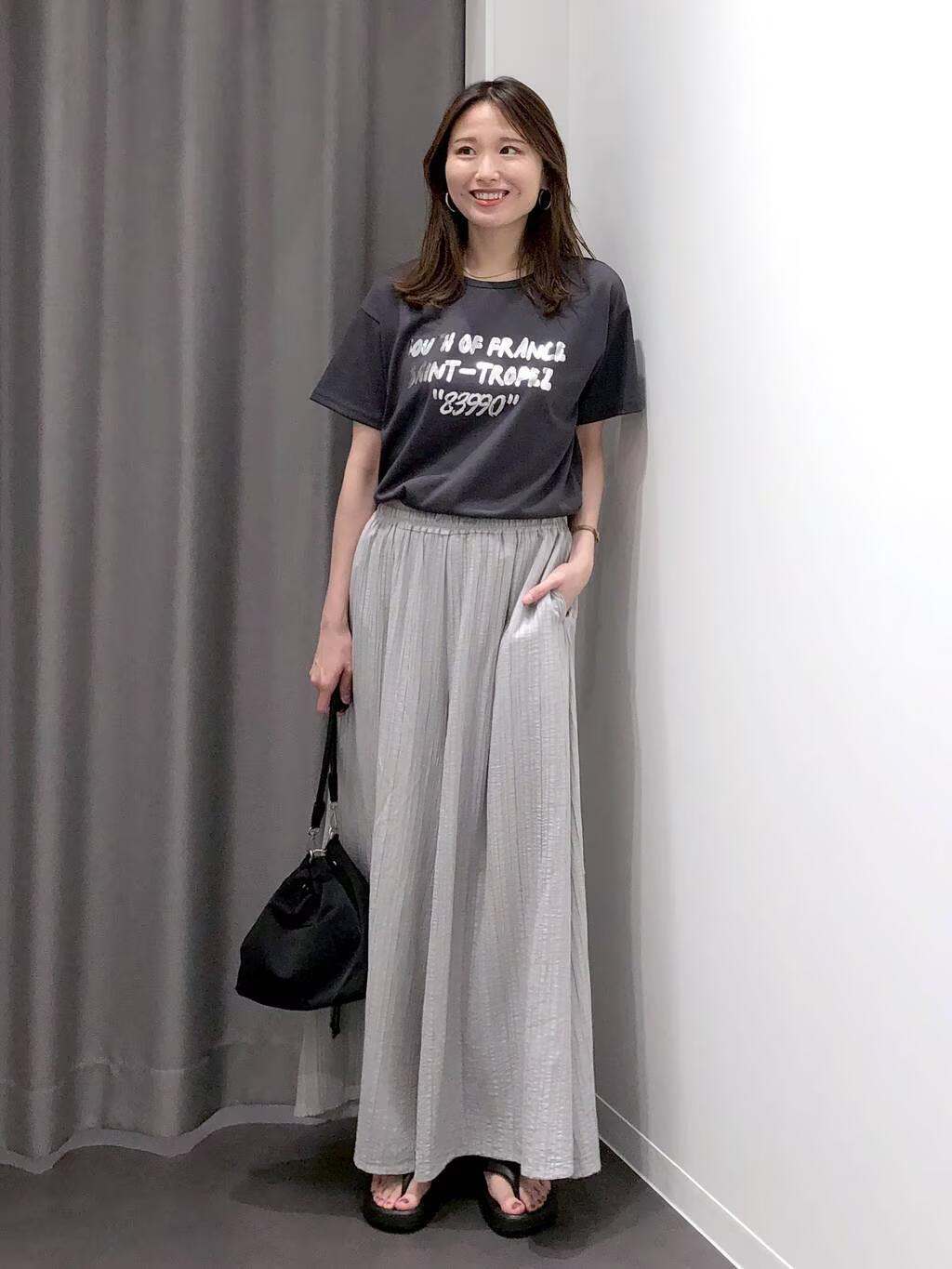 LAKOLEの箔プリントアソートロゴTを使ったコーディネートを紹介します。｜Rakuten Fashion(楽天ファッション／旧楽天ブランドアベニュー)5872748