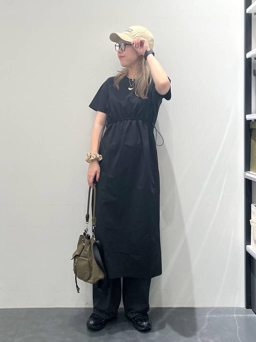 LAKOLEのカットドロストワンピースを使ったコーディネートを紹介します。｜Rakuten Fashion(楽天ファッション／旧楽天ブランドアベニュー)5872767