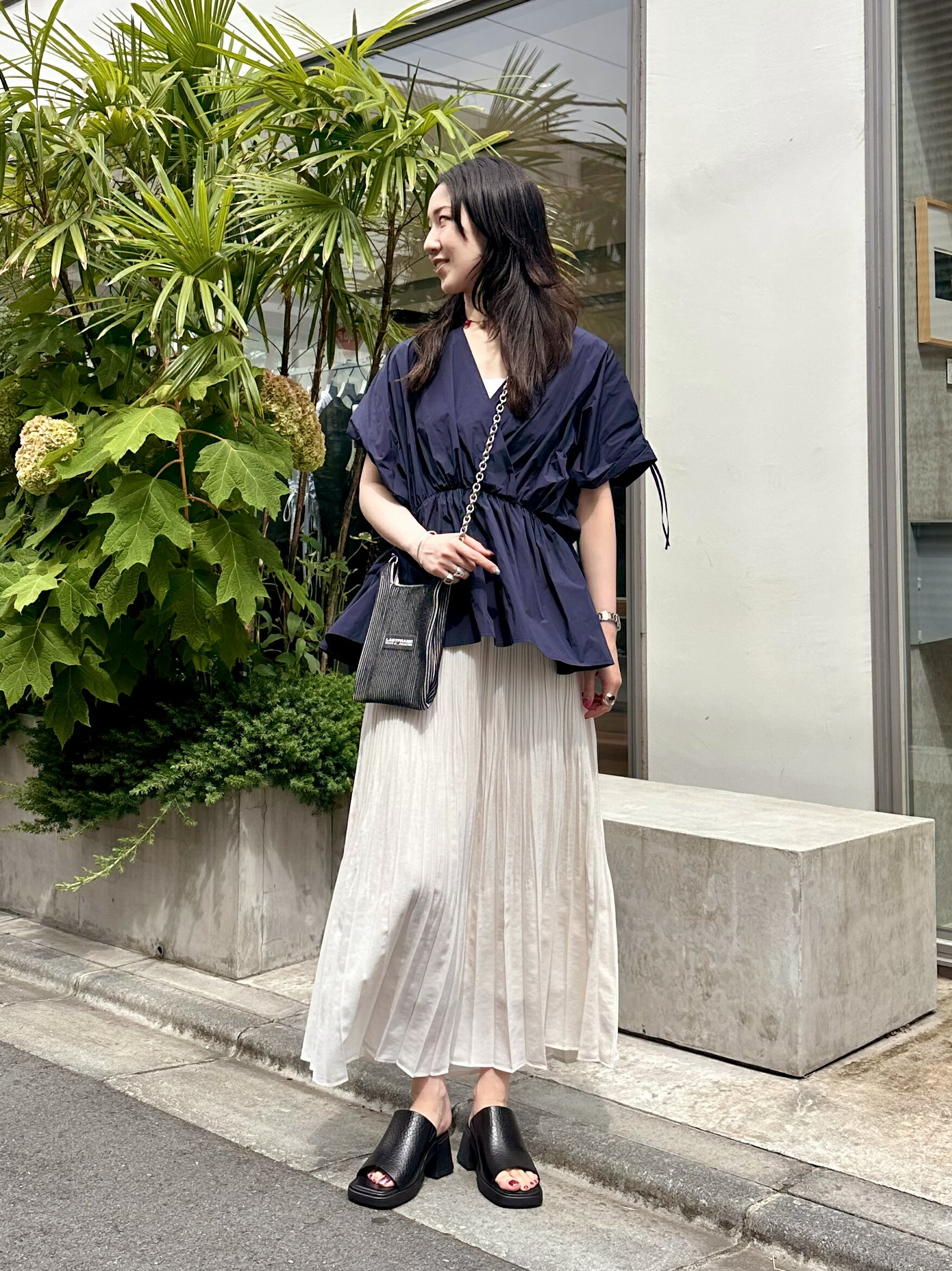 LOVELESSのバルーンギャザーブラウスを使ったコーディネートを紹介します。｜Rakuten Fashion(楽天ファッション／旧楽天ブランドアベニュー)5872578