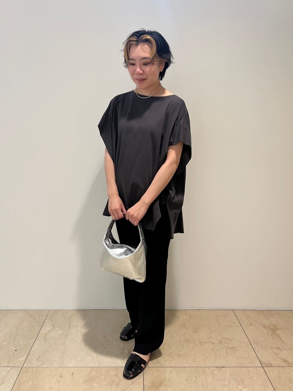 1er Arrondissementのバックサテンジョーゼットパンツを使ったコーディネートを紹介します。｜Rakuten Fashion(楽天ファッション／旧楽天ブランドアベニュー)5873934