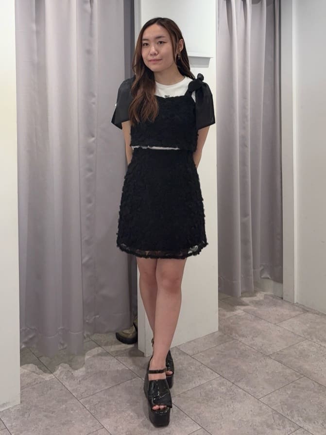 REDYAZELのREDYAZEL刺繍Tシャツを使ったコーディネートを紹介します。｜Rakuten Fashion(楽天ファッション／旧楽天ブランドアベニュー)5877403