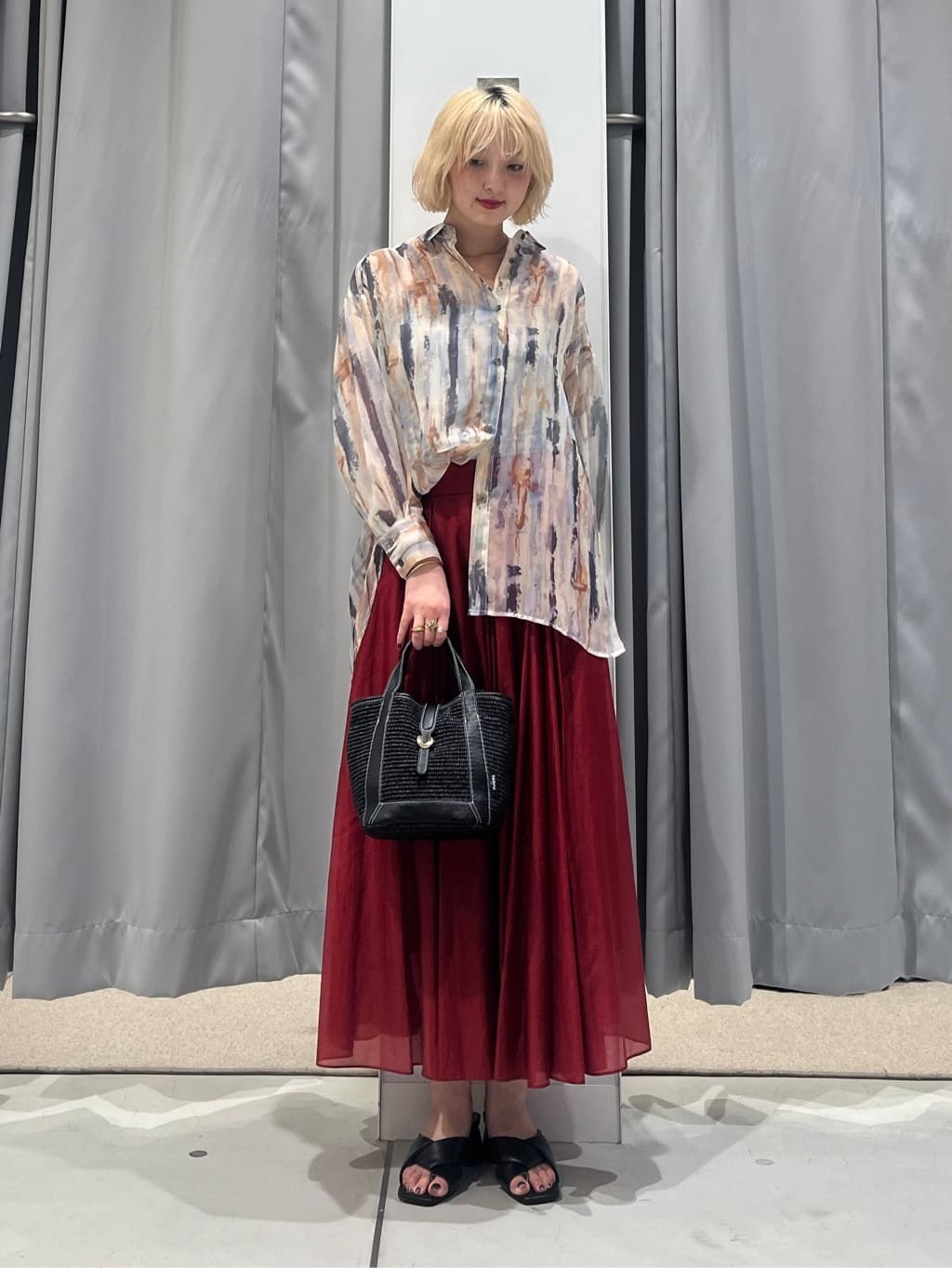 LASUDのタックフレアロングスカートを使ったコーディネートを紹介します。｜Rakuten Fashion(楽天ファッション／旧楽天ブランドアベニュー)5878650