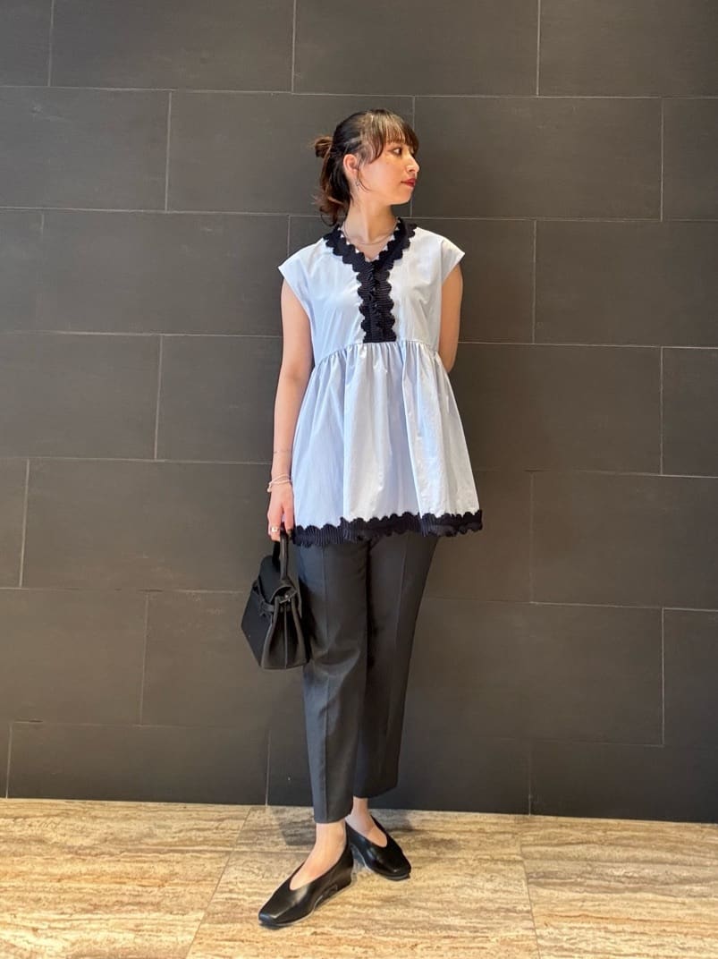 美品トリココムデギャルソン フリル ノースリーブ ブラウス タックプリーツ 短丈 UNITED ARROWS LTD. OUTLET | タックプリーツフリル Vネック