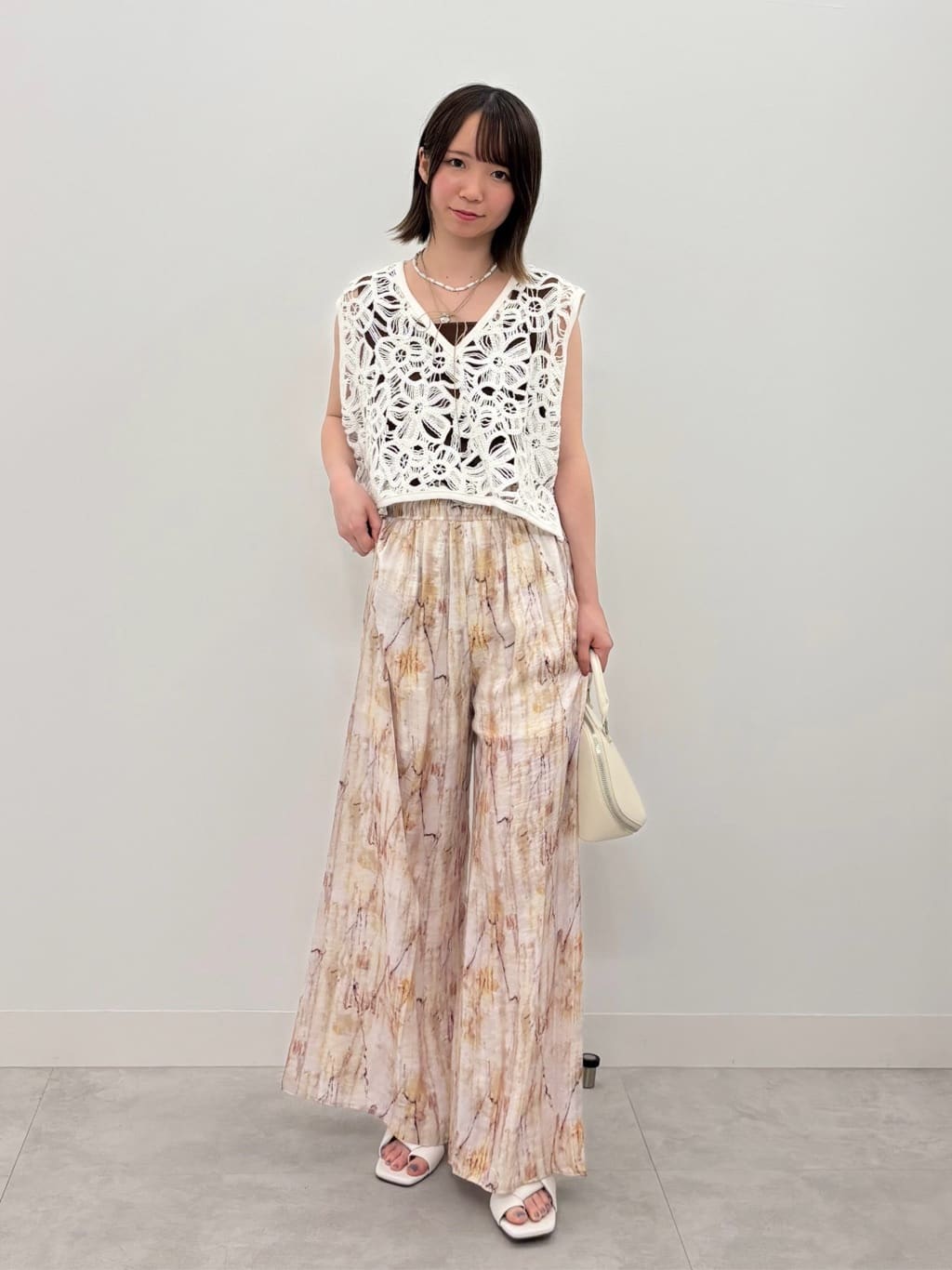 Vinのアートプリントイージーパンツを使ったコーディネートを紹介します。｜Rakuten Fashion(楽天ファッション／旧楽天ブランドアベニュー)5883580