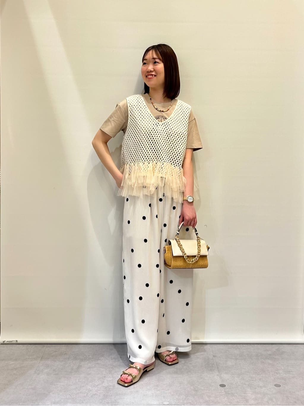 Vinのレディモチーフ刺繍Tシャツを使ったコーディネートを紹介します。｜Rakuten Fashion(楽天ファッション／旧楽天ブランドアベニュー)5883628