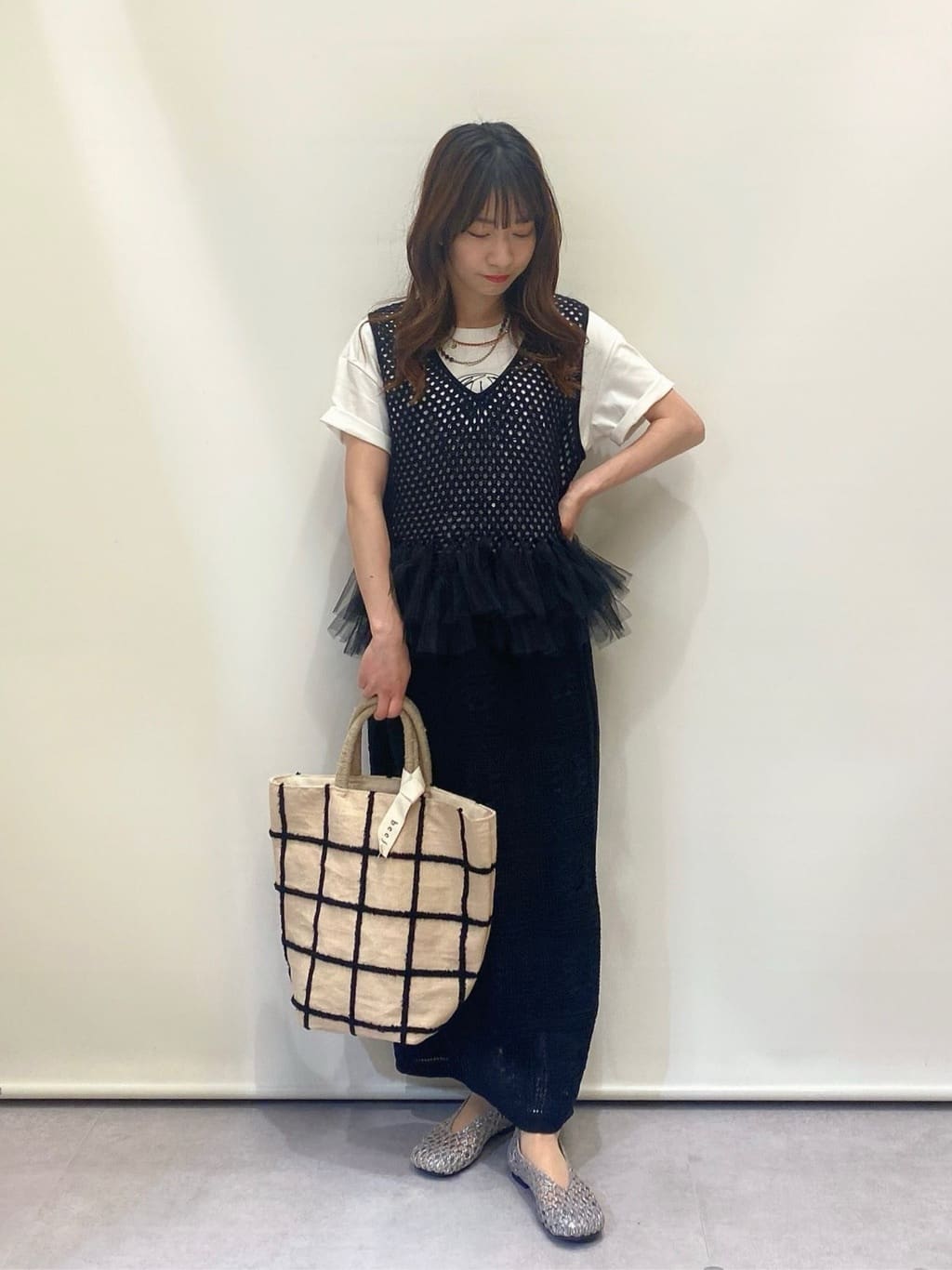 Vinのレディモチーフ刺繍Tシャツを使ったコーディネートを紹介します。｜Rakuten Fashion(楽天ファッション／旧楽天ブランドアベニュー)5883647