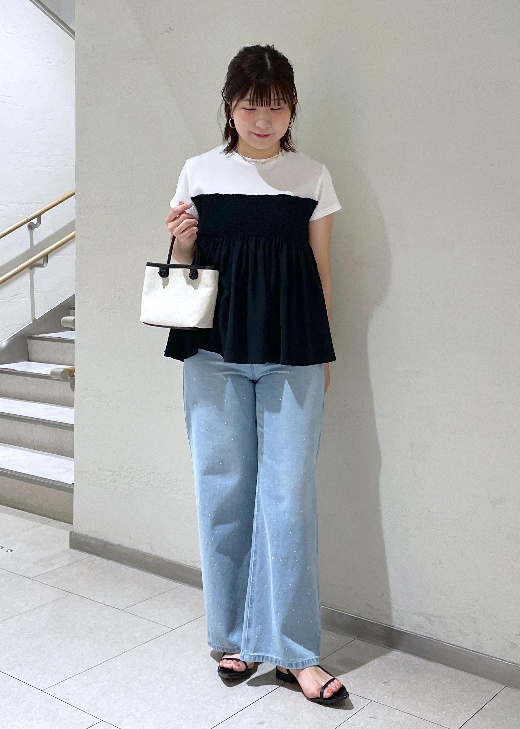 ROPE' PICNICのシャーリングビスチェ風ドッキングカットソーを使ったコーディネートを紹介します。｜Rakuten Fashion(楽天ファッション／旧楽天ブランドアベニュー)5933319