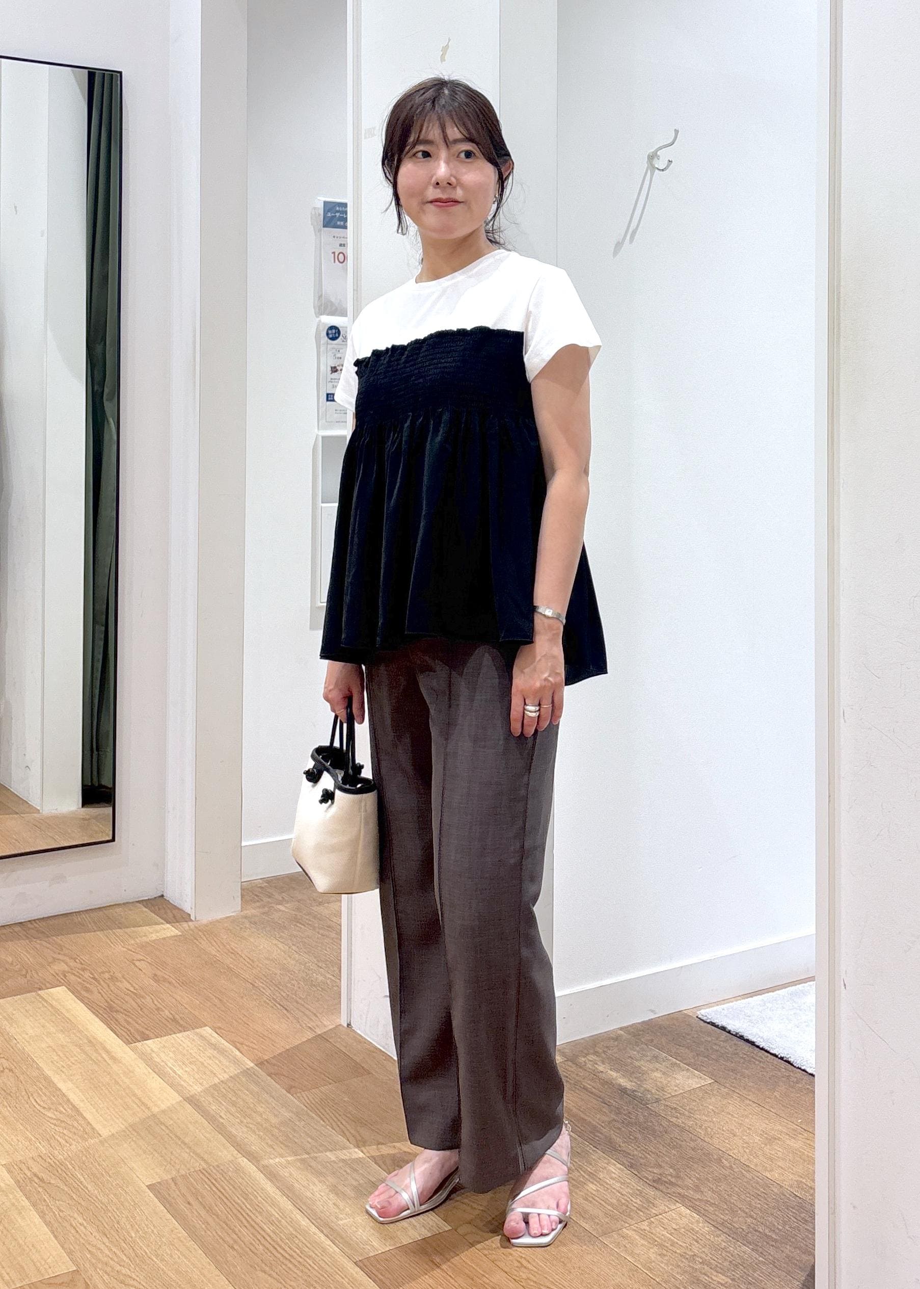 ROPE' PICNICのシャーリングビスチェ風ドッキングカットソーを使ったコーディネートを紹介します。｜Rakuten Fashion(楽天ファッション／旧楽天ブランドアベニュー)5934204