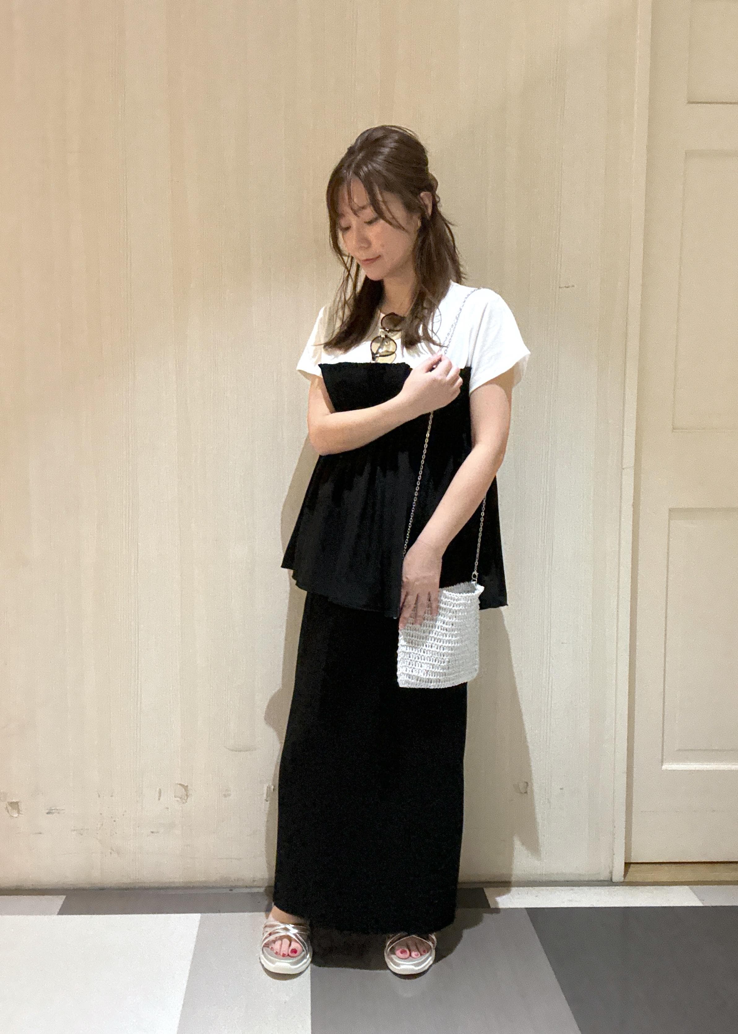 ROPE' PICNICのシャーリングビスチェ風ドッキングカットソーを使ったコーディネートを紹介します。｜Rakuten Fashion(楽天ファッション／旧楽天ブランドアベニュー)5934259