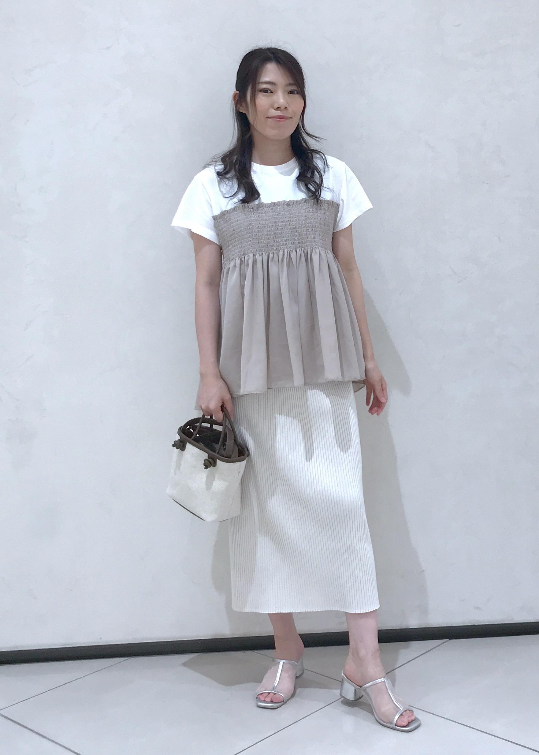 ROPE' PICNICのシャーリングビスチェ風ドッキングカットソーを使ったコーディネートを紹介します。｜Rakuten Fashion(楽天ファッション／旧楽天ブランドアベニュー)5934265