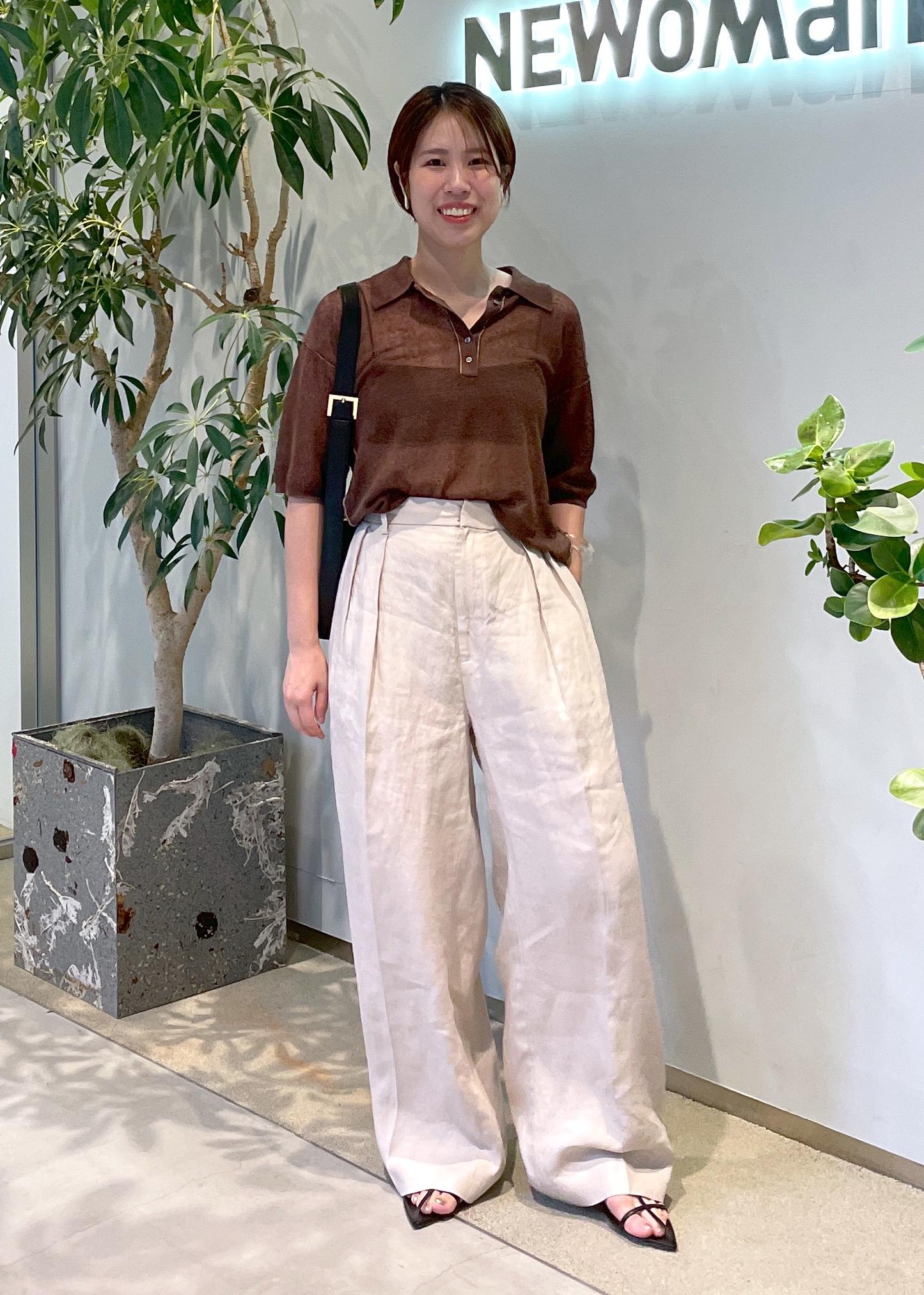 SALON adam et rope'のリネンツイルタックパンツを使ったコーディネートを紹介します。｜Rakuten Fashion(楽天ファッション／旧楽天ブランドアベニュー)5960103