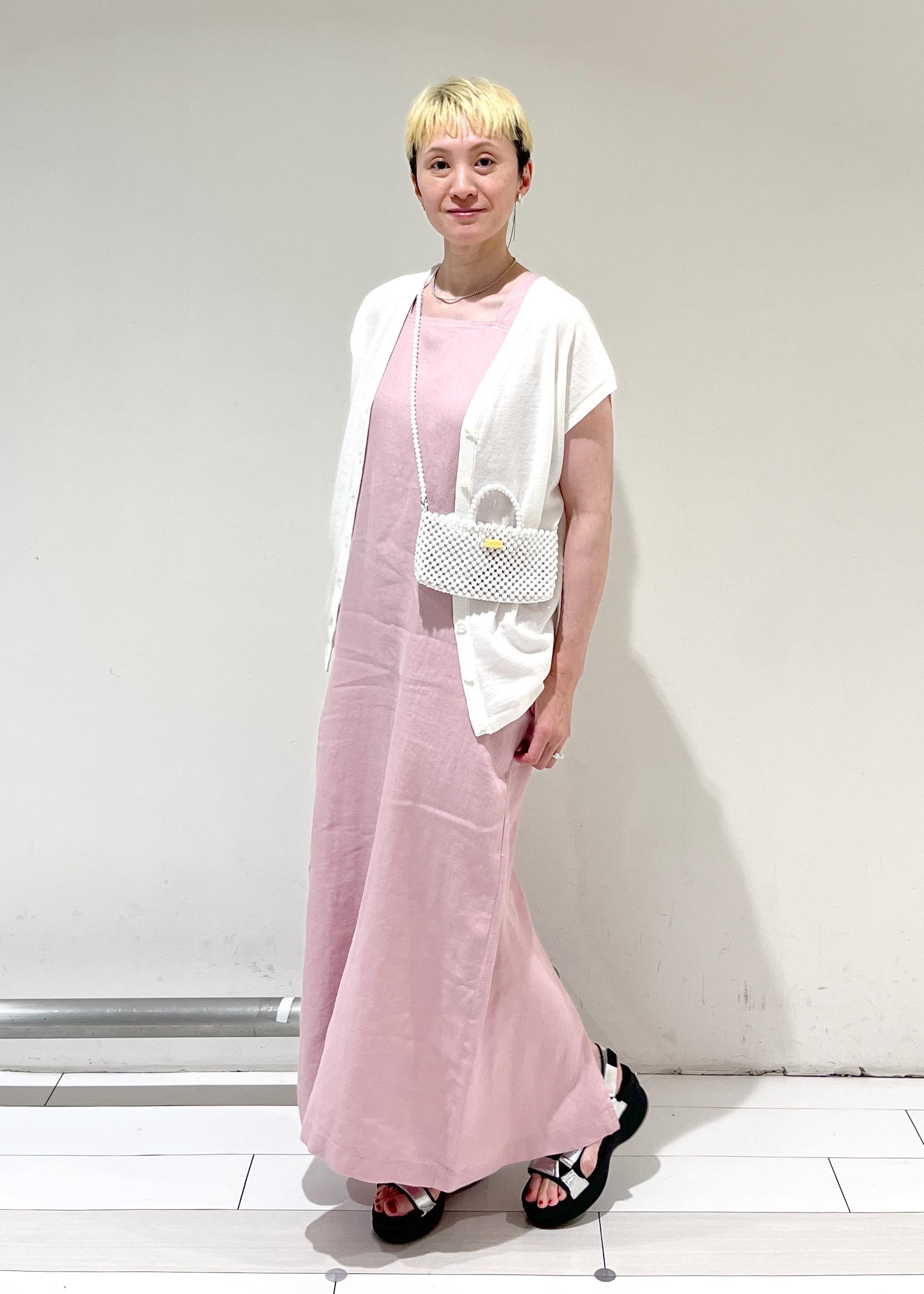 ROPE'のリネンツイルスクエアーネックジャンパースカートを使ったコーディネートを紹介します。｜Rakuten Fashion(楽天ファッション／旧楽天ブランドアベニュー)5961231