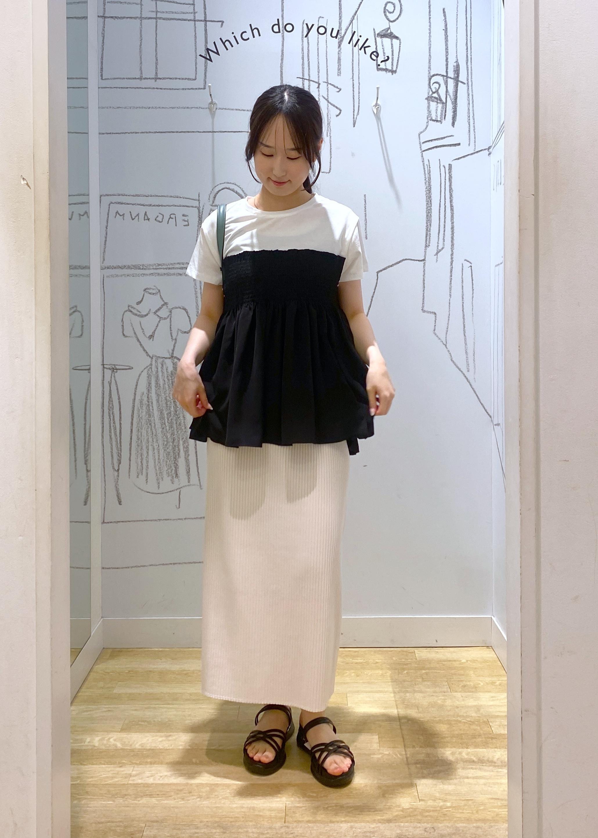 ROPE' PICNICのシャーリングビスチェ風ドッキングカットソーを使ったコーディネートを紹介します。｜Rakuten Fashion(楽天ファッション／旧楽天ブランドアベニュー)5960906