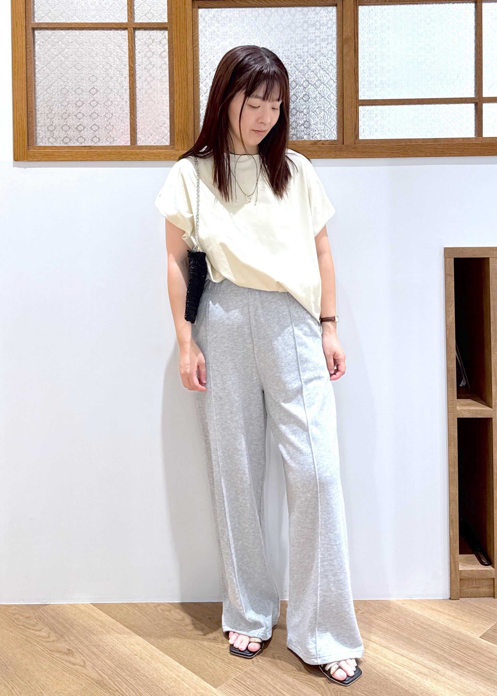 ROPE' PICNICのマルチファンクション二の腕すっきり見えカットトップスを使ったコーディネートを紹介します。｜Rakuten Fashion(楽天ファッション／旧楽天ブランドアベニュー)5994026