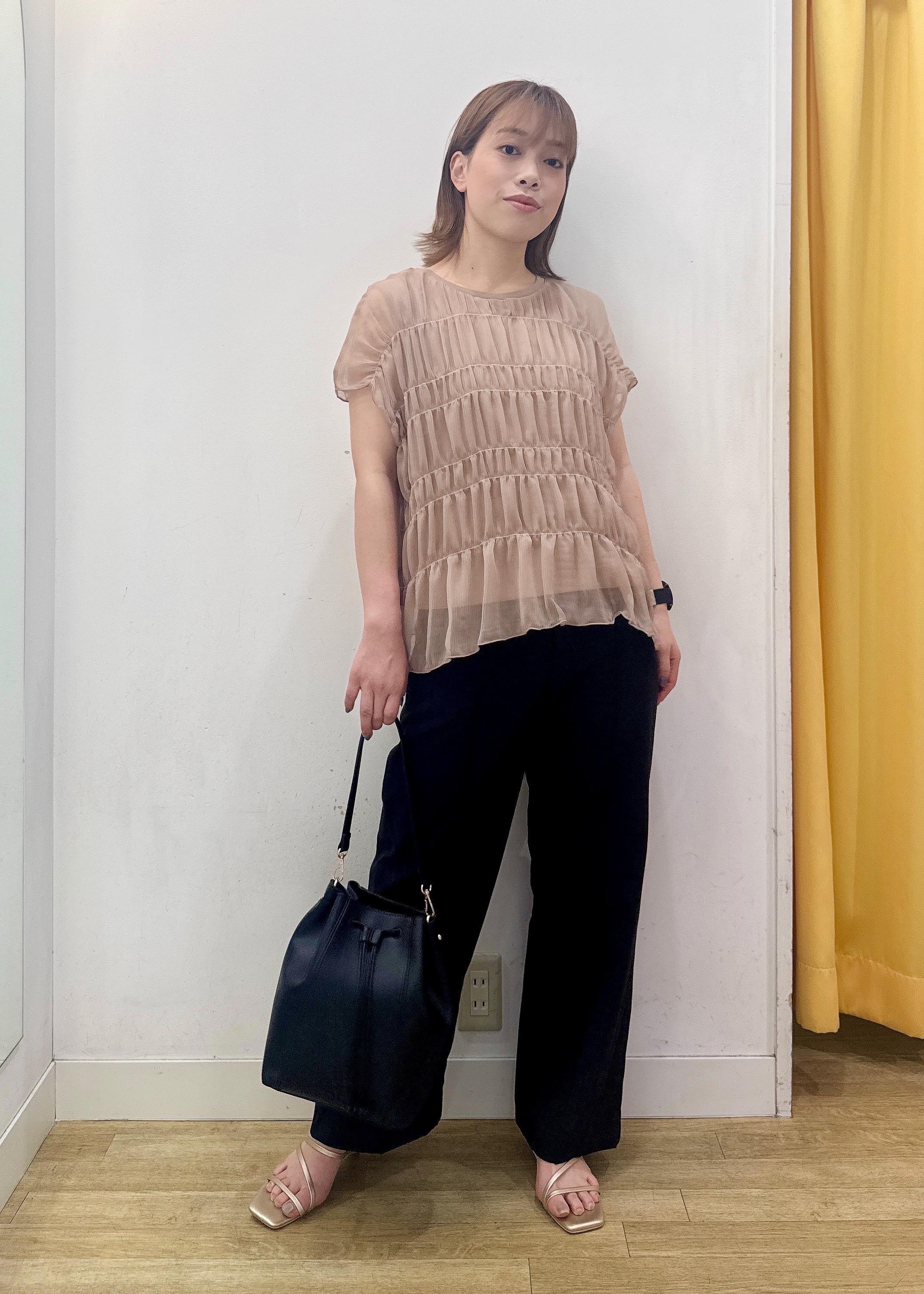 ROPE' PICNICの楊柳シャーリングシアートップスを使ったコーディネートを紹介します。｜Rakuten Fashion(楽天ファッション／旧楽天ブランドアベニュー)5994013