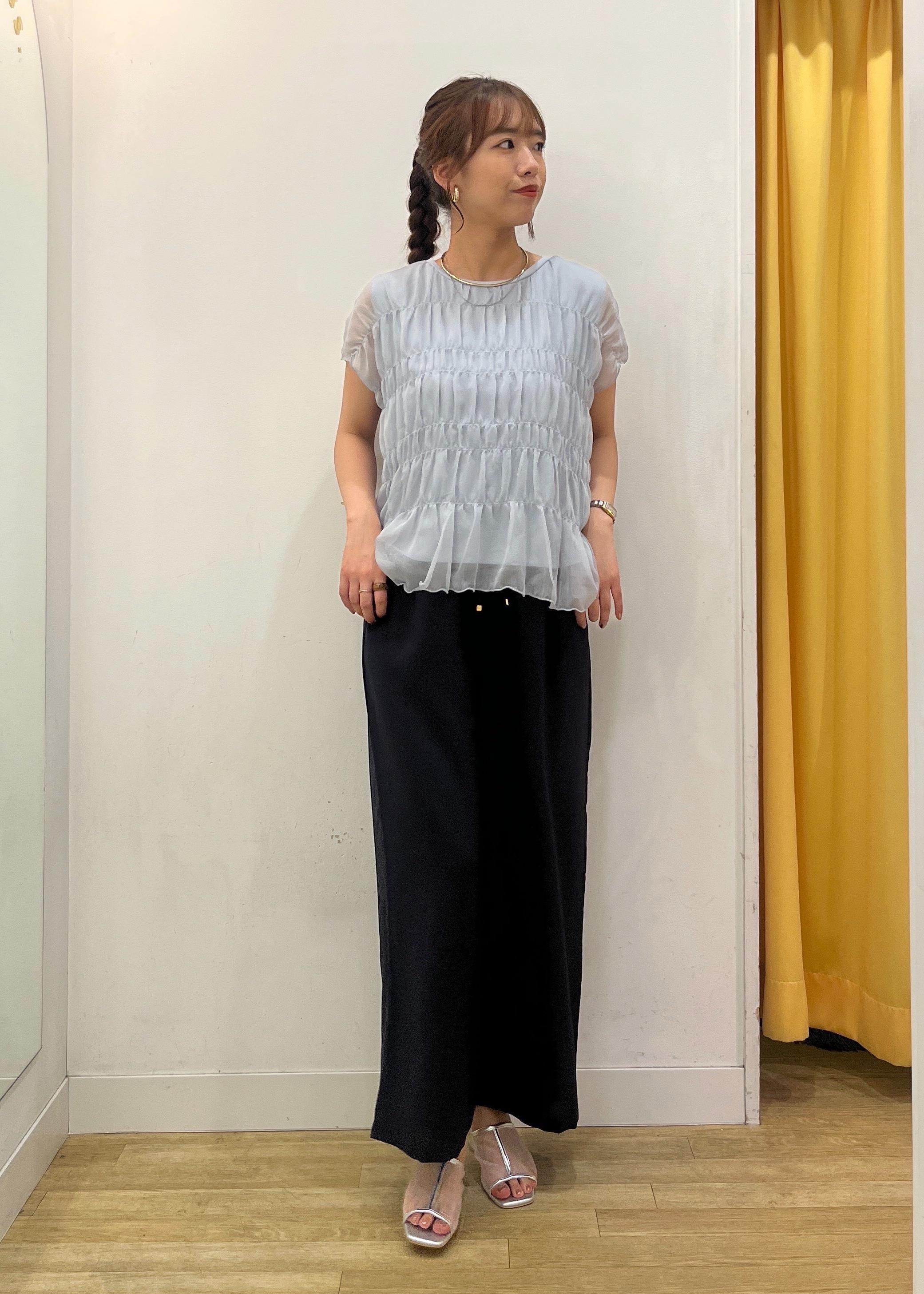 ROPE' PICNICの楊柳シャーリングシアートップスを使ったコーディネートを紹介します。｜Rakuten Fashion(楽天ファッション／旧楽天ブランドアベニュー)6028834