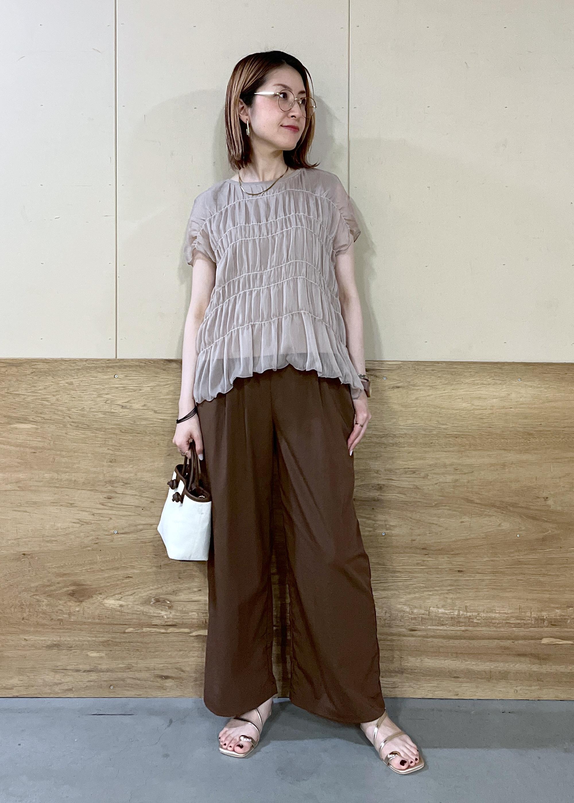 ROPE' PICNICの楊柳シャーリングシアートップスを使ったコーディネートを紹介します。｜Rakuten Fashion(楽天ファッション／旧楽天ブランドアベニュー)6028792