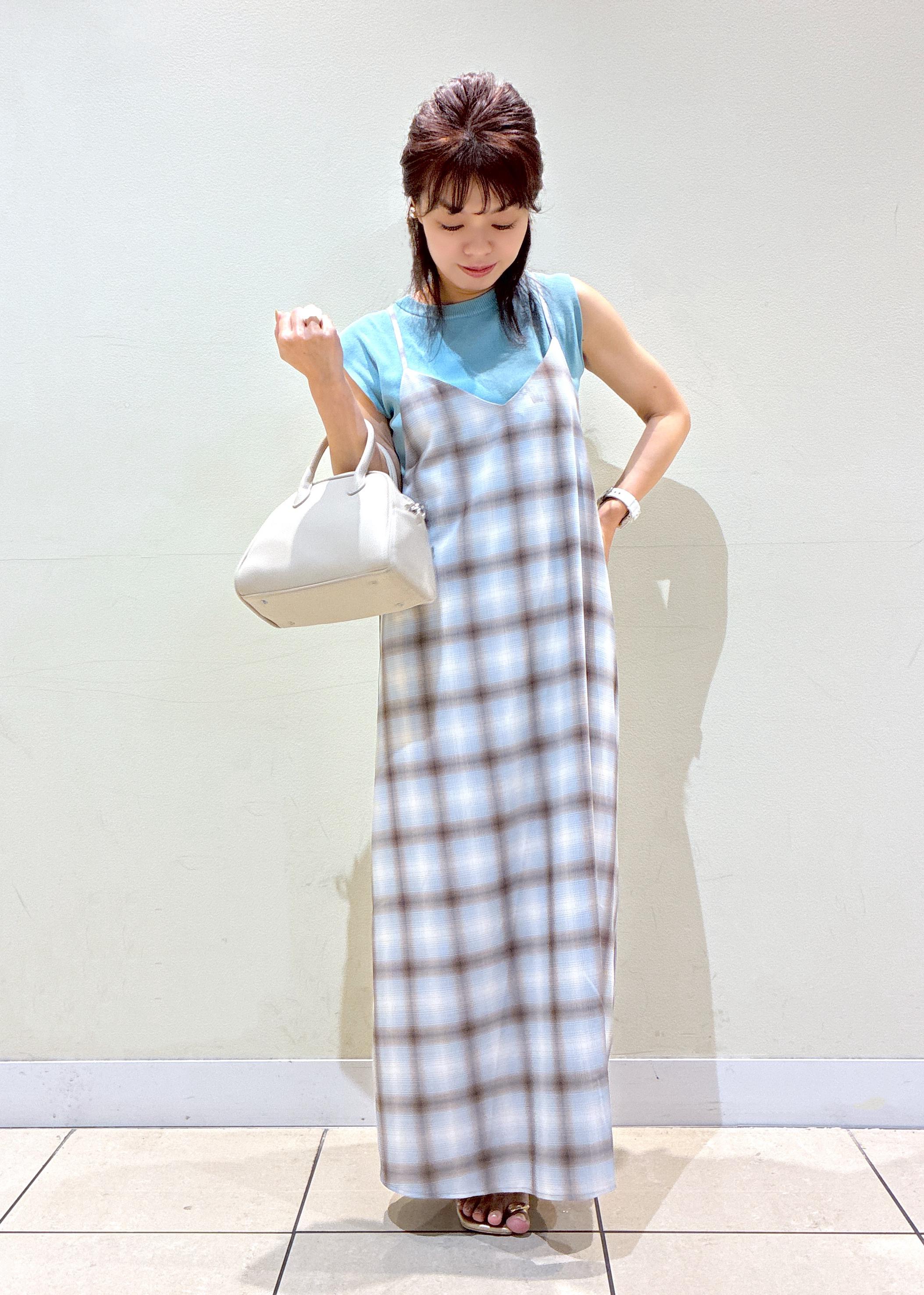 ROPE' PICNICのオンブレチェックキャミソールワンピースを使ったコーディネートを紹介します。｜Rakuten Fashion(楽天ファッション／旧楽天ブランドアベニュー)6028875