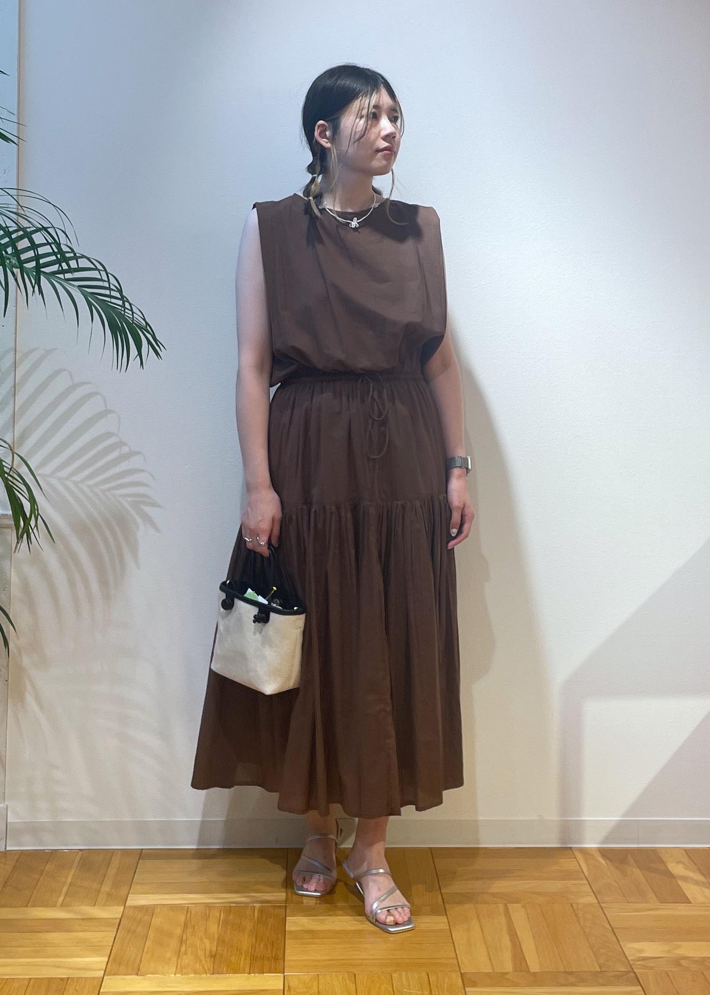 ROPE' PICNICのコットンボイルティアードワンピースを使ったコーディネートを紹介します。｜Rakuten Fashion(楽天ファッション／旧楽天ブランドアベニュー)6028936