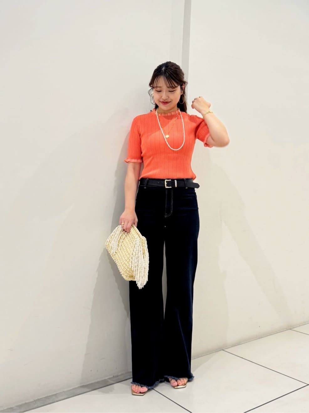 allurevilleの【LOULOU WILLOUGHBY】ハーフチューブラーリブニットを使ったコーディネートを紹介します。｜Rakuten Fashion(楽天ファッション／旧楽天ブランドアベニュー)5890154