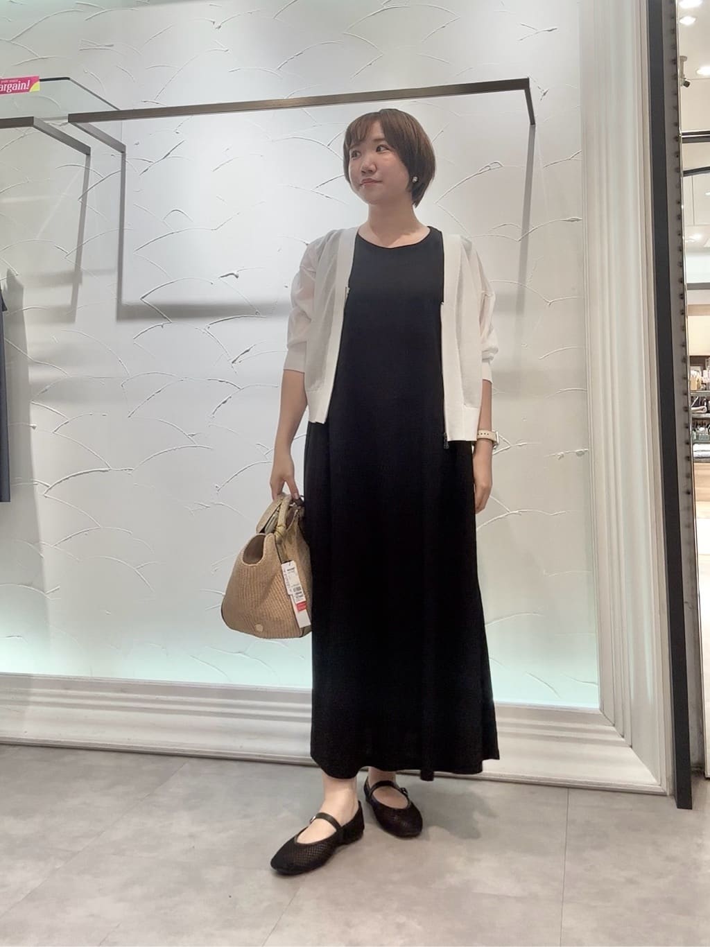MAYSON GREYのタックノースリーブカットワンピース≪手洗い可能≫を使ったコーディネートを紹介します。｜Rakuten Fashion(楽天ファッション／旧楽天ブランドアベニュー)5900924