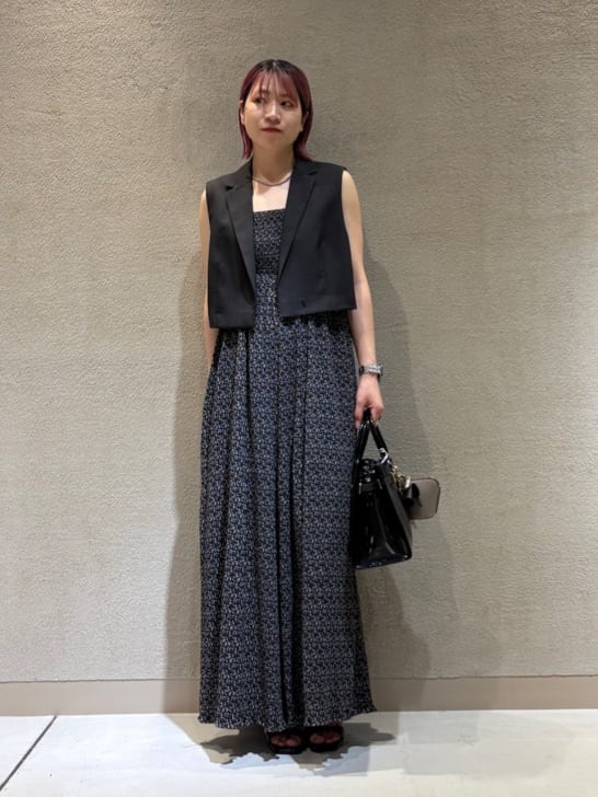 Vinのフラワープリントシャーリングオールインワンを使ったコーディネートを紹介します。｜Rakuten Fashion(楽天ファッション／旧楽天ブランドアベニュー)5902855