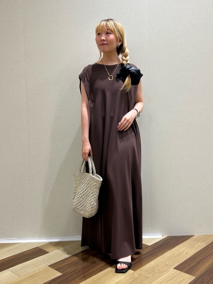 Vinのバックスカーフカットワンピースを使ったコーディネートを紹介します。｜Rakuten Fashion(楽天ファッション／旧楽天ブランドアベニュー)5904220