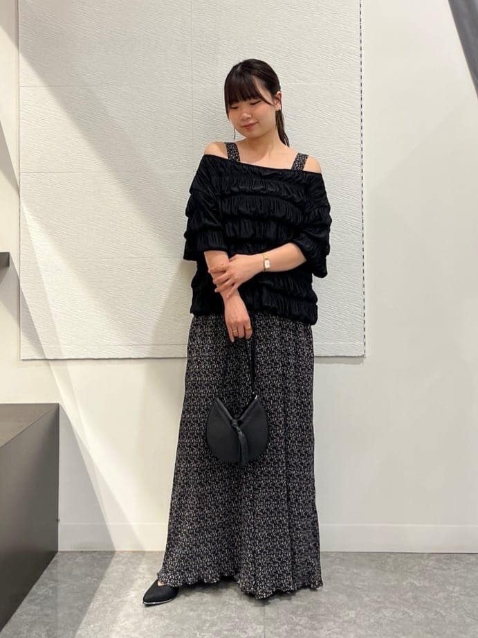 Vinのフラワープリントシャーリングオールインワンを使ったコーディネートを紹介します。｜Rakuten Fashion(楽天ファッション／旧楽天ブランドアベニュー)5906858