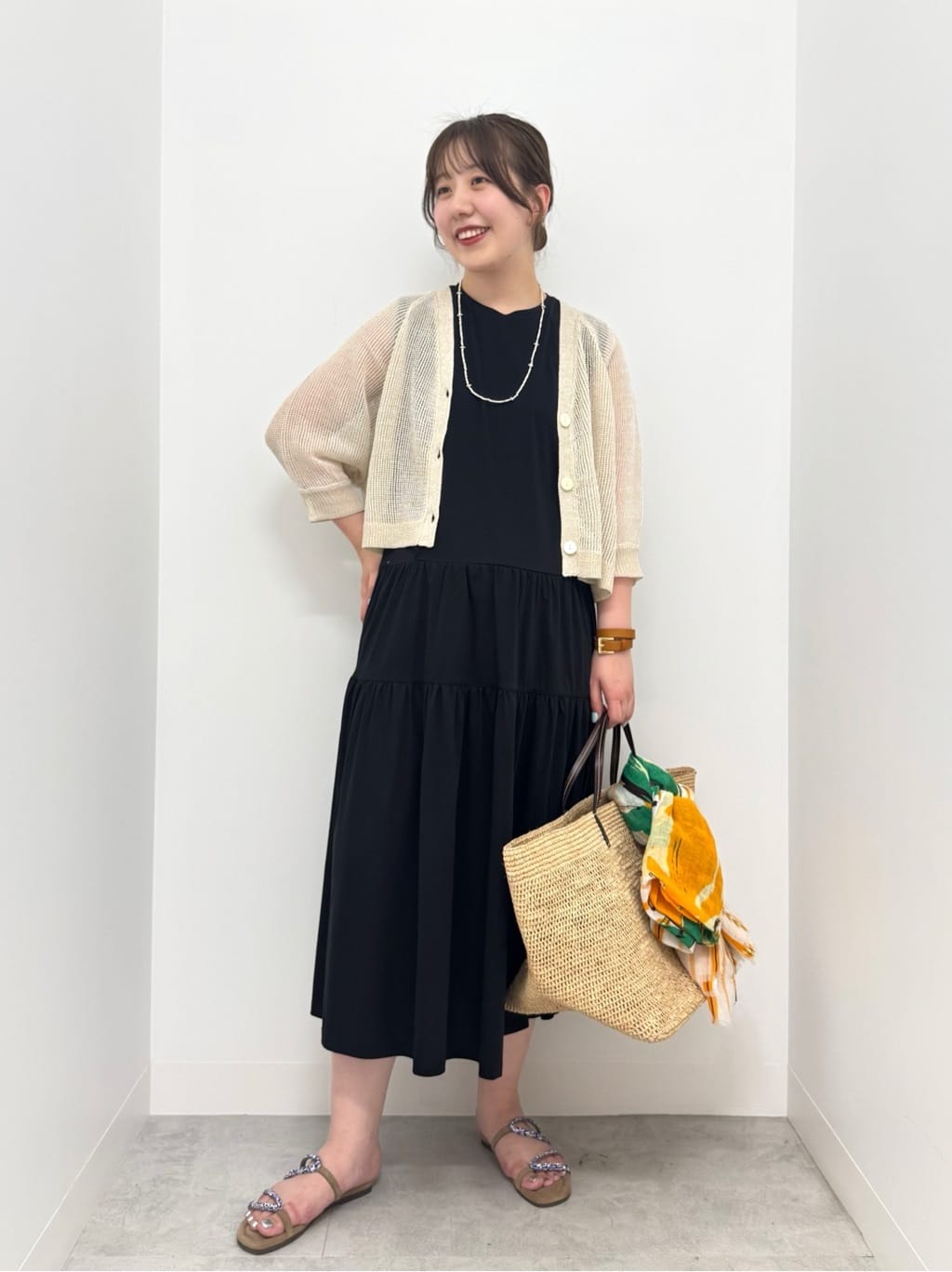 Vinのノースリーブティアードカットワンピースを使ったコーディネートを紹介します。｜Rakuten Fashion(楽天ファッション／旧楽天ブランドアベニュー)5906937