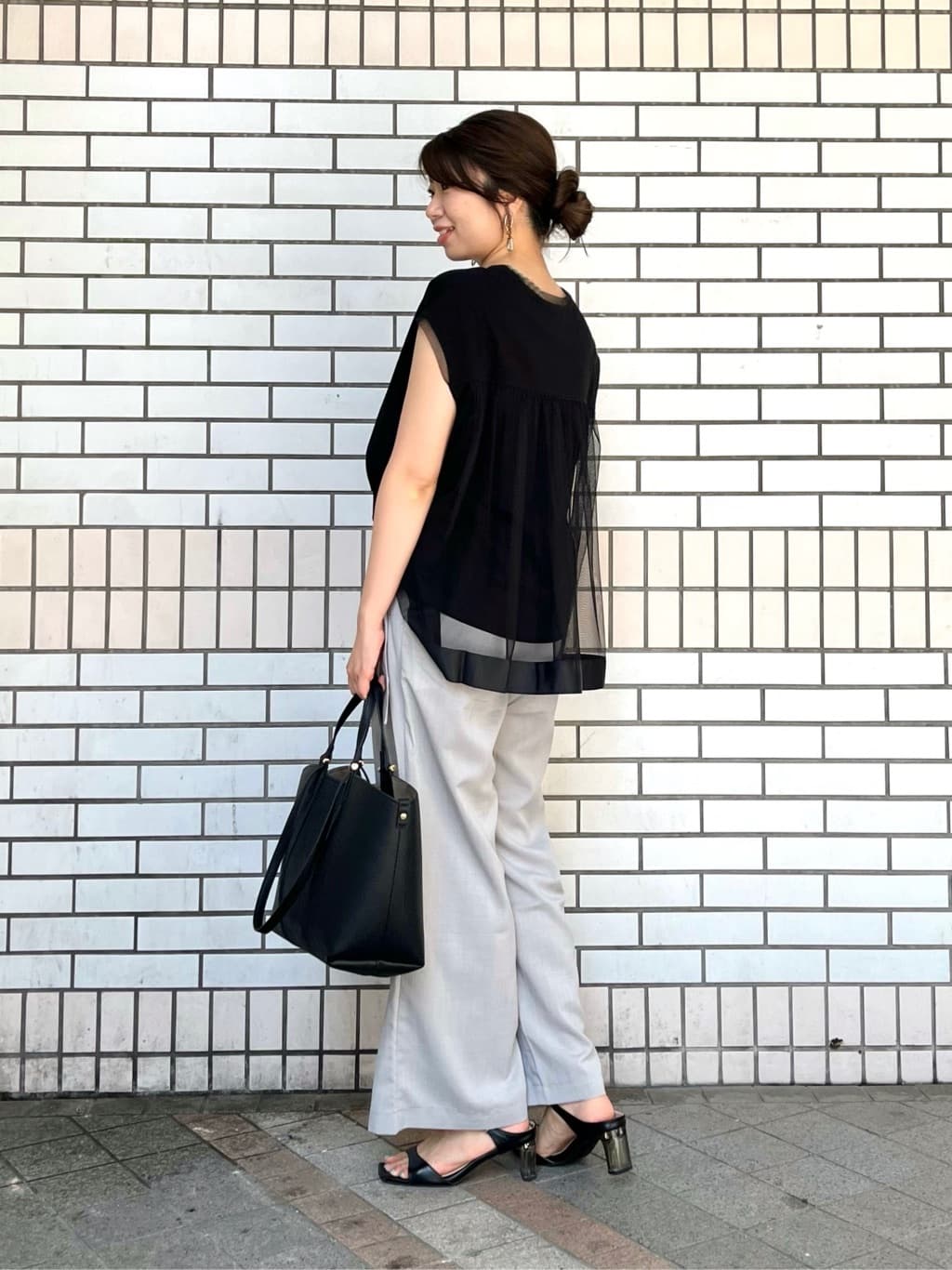 Vinのバックチュールフレンチスリーブカットソーを使ったコーディネートを紹介します。｜Rakuten Fashion(楽天ファッション／旧楽天ブランドアベニュー)5907089