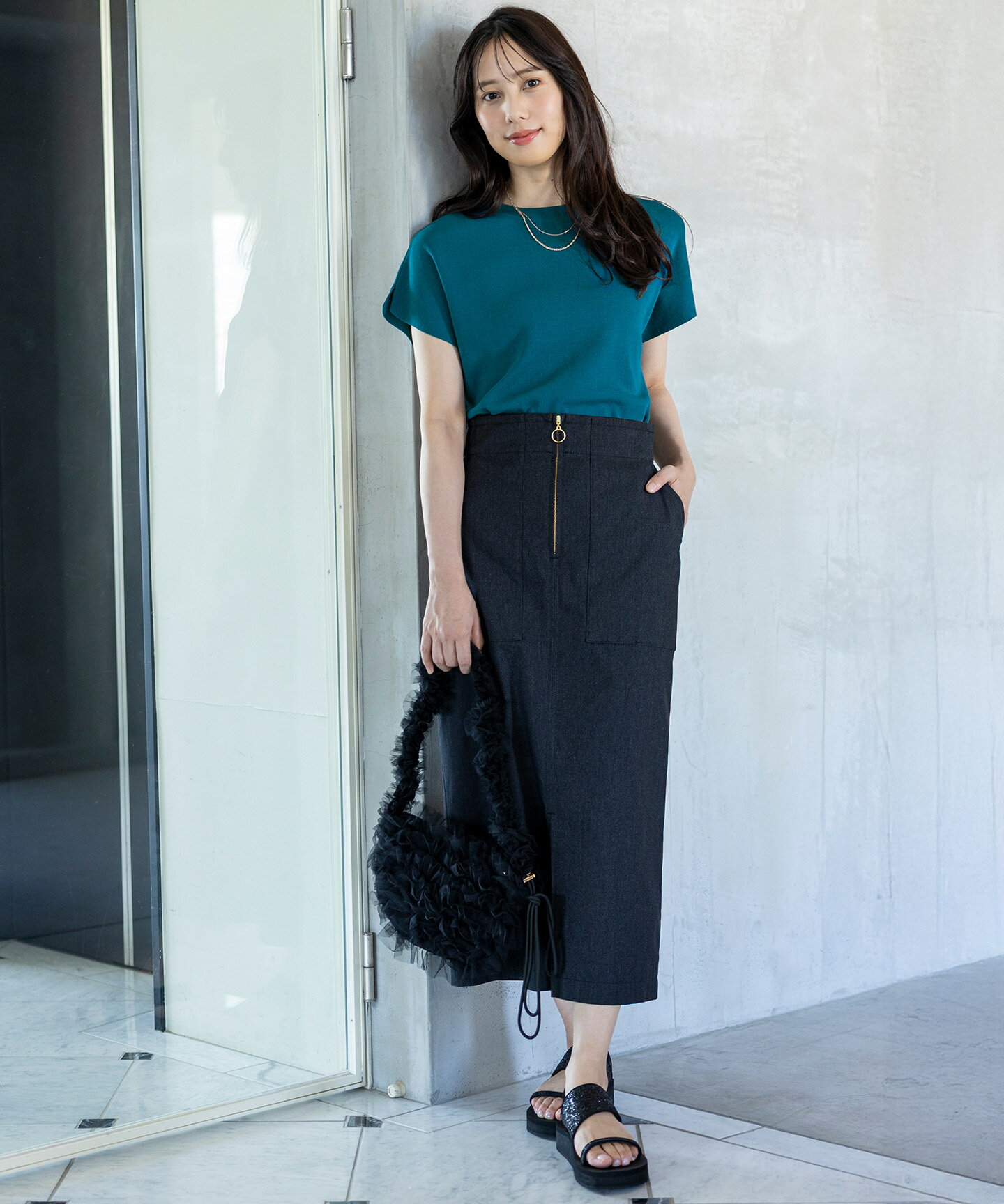 ANY SISの【2WAY】フロントジップタイト スカートを使ったコーディネートを紹介します。｜Rakuten Fashion(楽天ファッション／旧楽天ブランドアベニュー)5907967