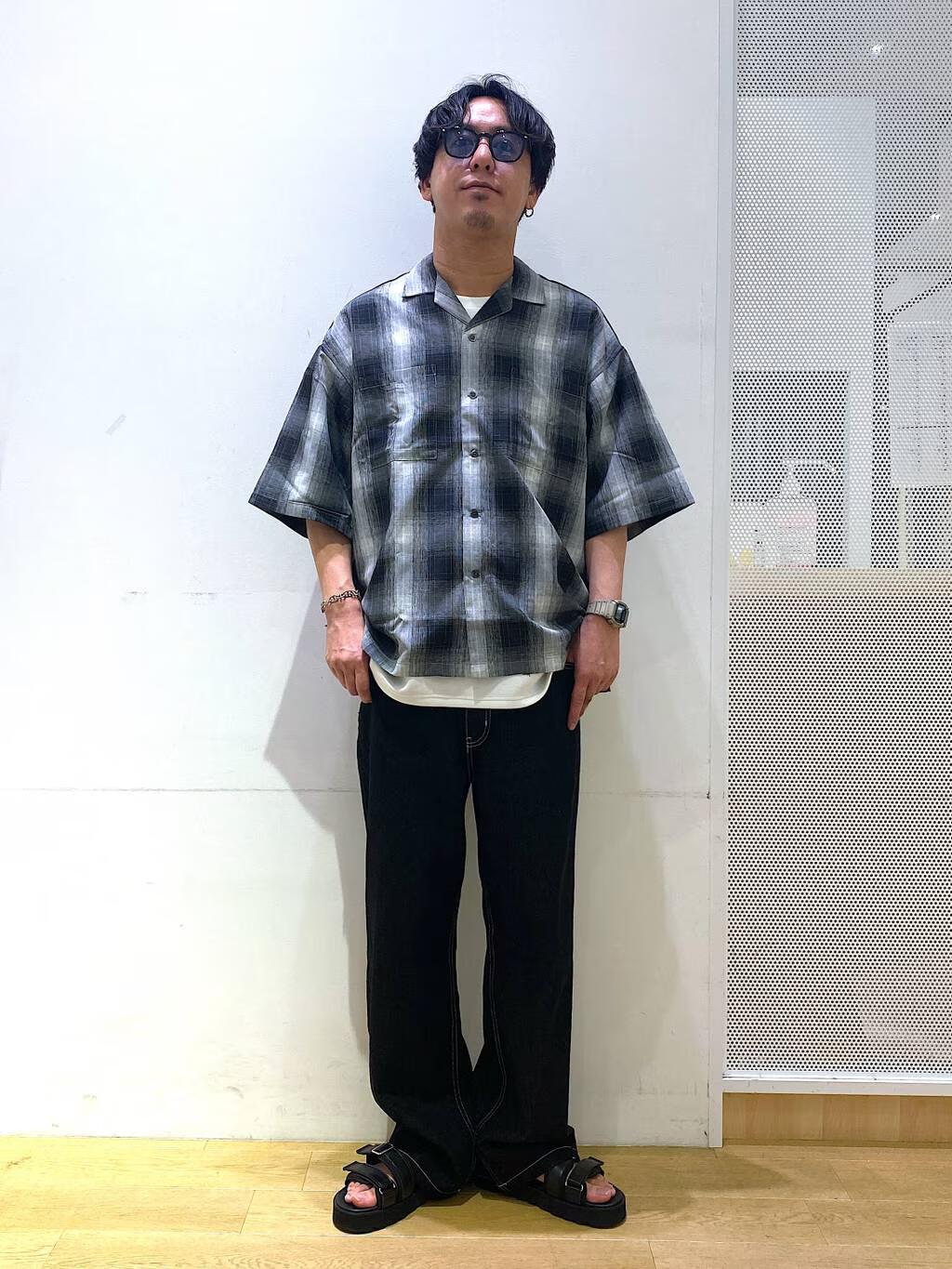 LAKOLEのオンブレチェック半袖シャツを使ったコーディネートを紹介します。｜Rakuten Fashion(楽天ファッション／旧楽天ブランドアベニュー)5909017