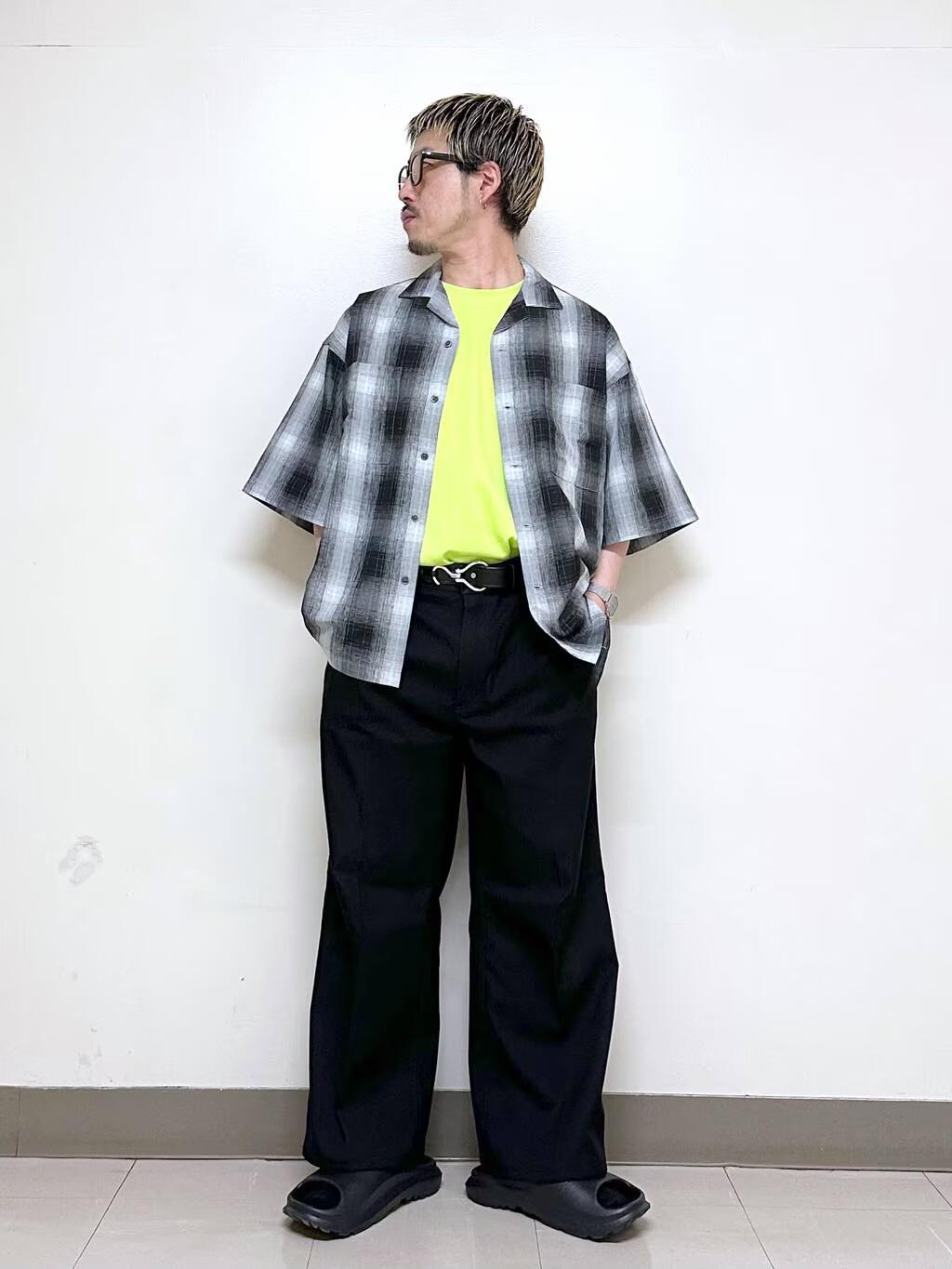 LAKOLEのオンブレチェック半袖シャツを使ったコーディネートを紹介します。｜Rakuten Fashion(楽天ファッション／旧楽天ブランドアベニュー)5909019