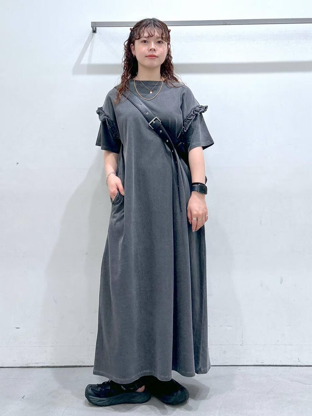 LAKOLEの袖フリルカットワンピースを使ったコーディネートを紹介します。｜Rakuten Fashion(楽天ファッション／旧楽天ブランドアベニュー)5909030