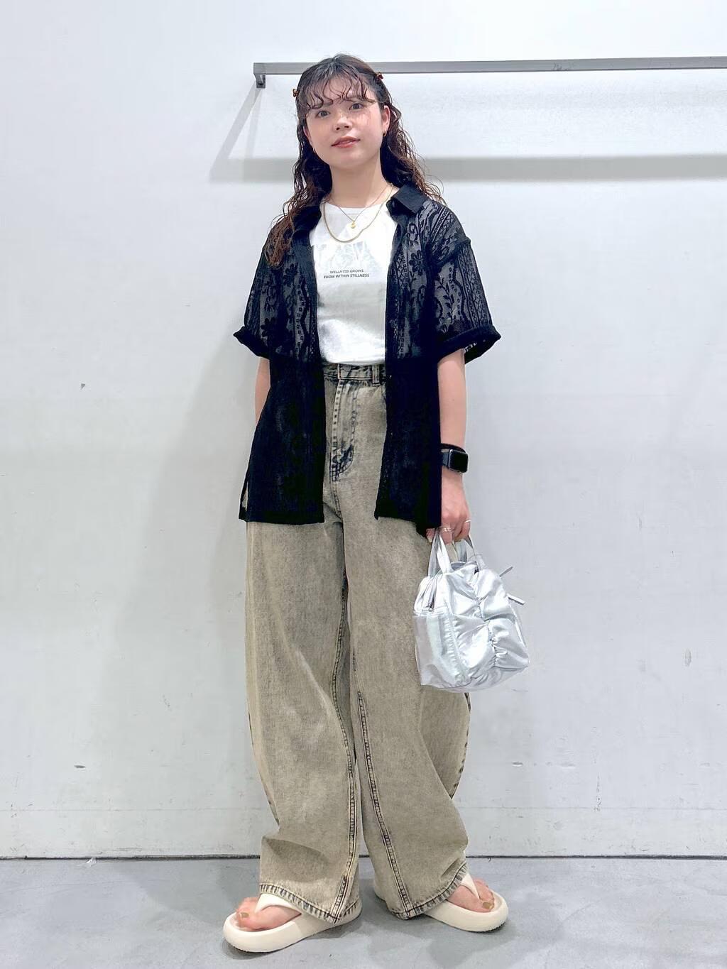 LAKOLEのレースシャツを使ったコーディネートを紹介します。｜Rakuten Fashion(楽天ファッション／旧楽天ブランドアベニュー)5909100