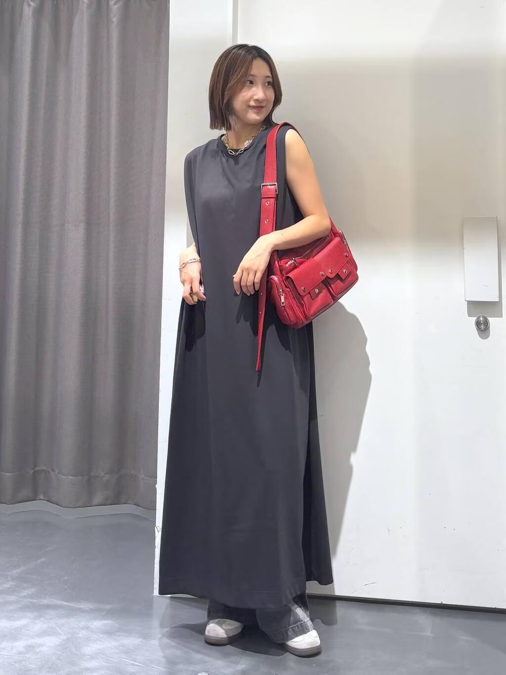 LAKOLEの【接触冷感】ウェストタックカットノースリーブワンピースを使ったコーディネートを紹介します。｜Rakuten Fashion(楽天ファッション／旧楽天ブランドアベニュー)5909039