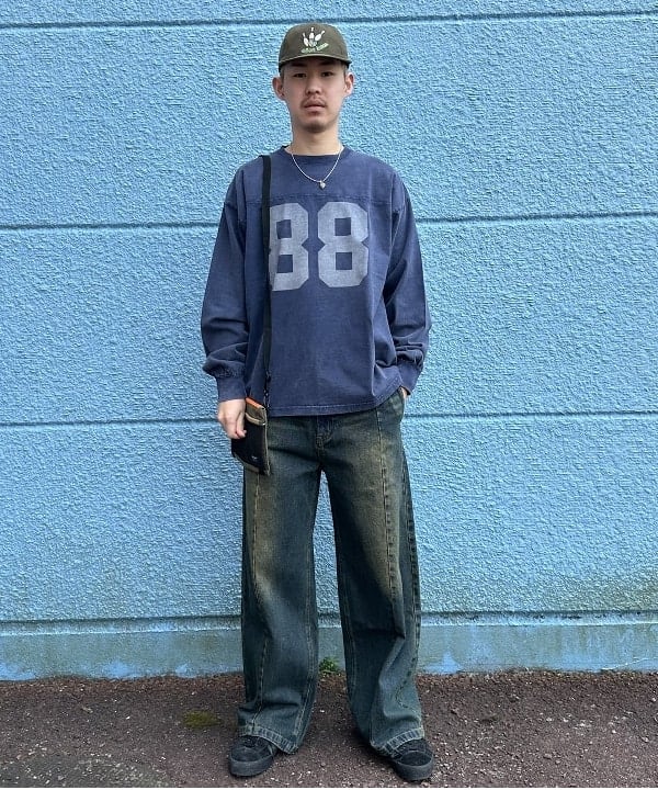 BEAMS HEARTのブラスト シーム バギーデニムパンツを使ったコーディネートを紹介します。｜Rakuten Fashion(楽天ファッション／旧楽天ブランドアベニュー)5915461