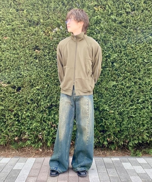 BEAMS OUTLETのBEAMS / クレイジー トラックジャケットを使ったコーディネートを紹介します。｜Rakuten Fashion(楽天ファッション／旧楽天ブランドアベニュー)5915832