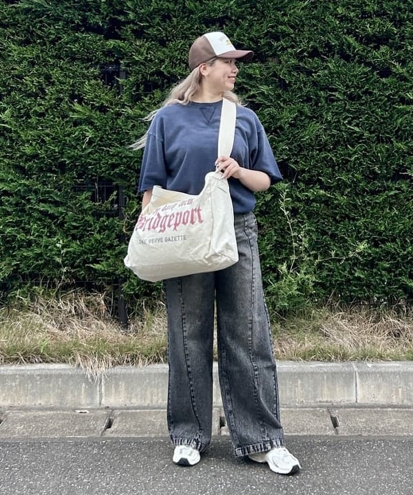 BEAMS HEARTのブラスト シーム バギーデニムパンツを使ったコーディネートを紹介します。｜Rakuten Fashion(楽天ファッション／旧楽天ブランドアベニュー)5916266