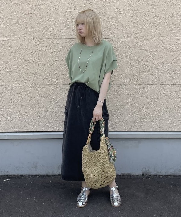 BEAMS HEARTのカットデニム ロングスカートを使ったコーディネートを紹介します。｜Rakuten Fashion(楽天ファッション／旧楽天ブランドアベニュー)5916304
