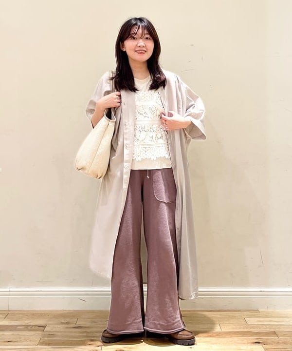 BEAMS HEARTのバックギャザー ビッグ シャツワンピースを使ったコーディネートを紹介します。｜Rakuten Fashion(楽天ファッション／旧楽天ブランドアベニュー)5916390