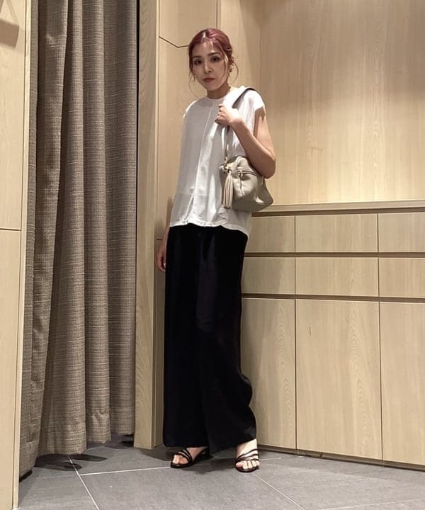 BEAMS HEARTの交織 タック パンツを使ったコーディネートを紹介します。｜Rakuten Fashion(楽天ファッション／旧楽天ブランドアベニュー)5917158