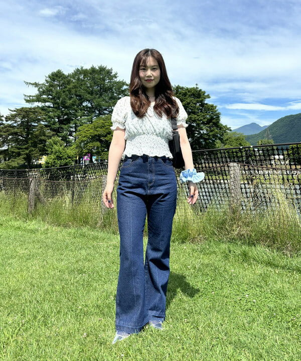 BEAMS HEARTのフレア デニム パンツを使ったコーディネートを紹介します。｜Rakuten Fashion(楽天ファッション／旧楽天ブランドアベニュー)5917246