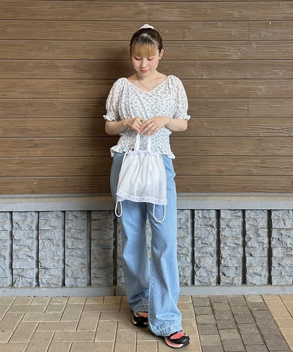 BEAMS HEARTの2way フラワー プリント プルオーバーを使ったコーディネートを紹介します。｜Rakuten Fashion(楽天ファッション／旧楽天ブランドアベニュー)5917305