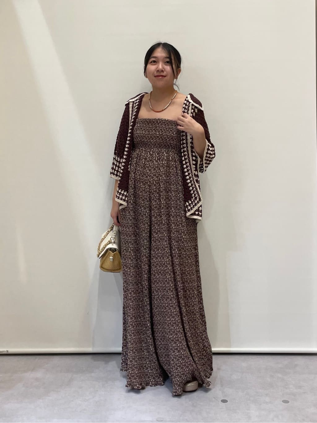 Vinのフラワープリントシャーリングオールインワンを使ったコーディネートを紹介します。｜Rakuten Fashion(楽天ファッション／旧楽天ブランドアベニュー)5919168