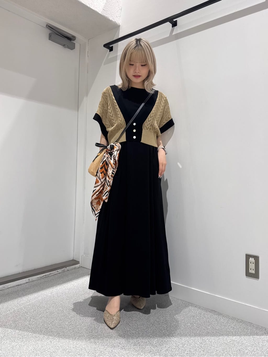 Vinのバックスカーフカットワンピースを使ったコーディネートを紹介します。｜Rakuten Fashion(楽天ファッション／旧楽天ブランドアベニュー)5919904