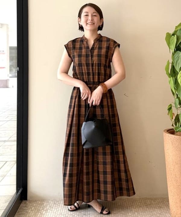 BEAMS HEARTの【秋まで使える】【洗濯機洗い可】ギンガムチェック スキッパー フレアワンピース 25AW フレンチスリーブ 秋色を使ったコーディネートを紹介します。｜Rakuten Fashion(楽天ファッション／旧楽天ブランドアベニュー)5923981