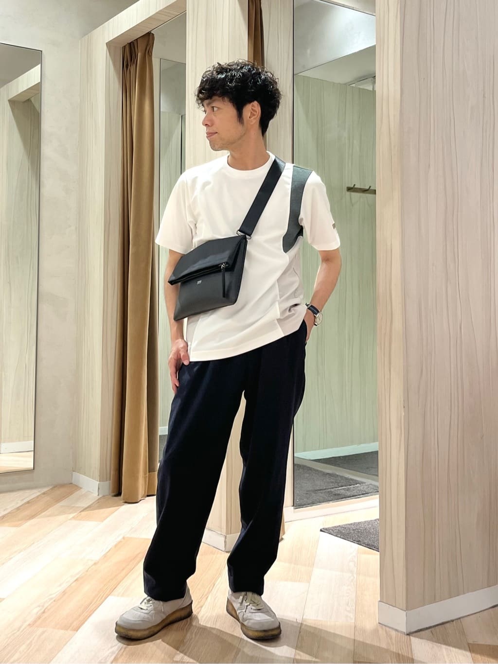 TAKEO KIKUCHIの【Sサイズ~】サイド切替え 半袖カットソーを使ったコーディネートを紹介します。｜Rakuten Fashion(楽天ファッション／旧楽天ブランドアベニュー)5924288